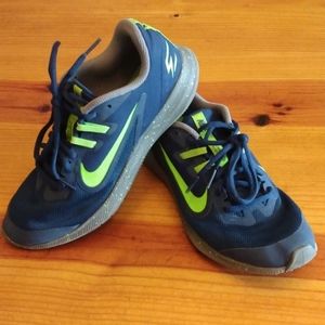 Nike Downshift shoes in navy and lime